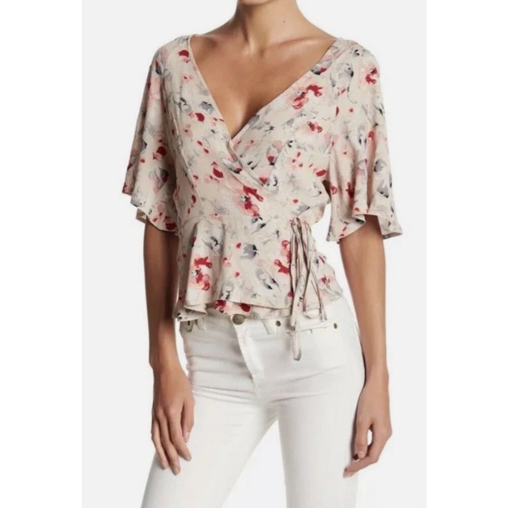 ASTR Women's The Label True Wrap Top Pink Floral Print Short Sleeve V-Neck Sz M
